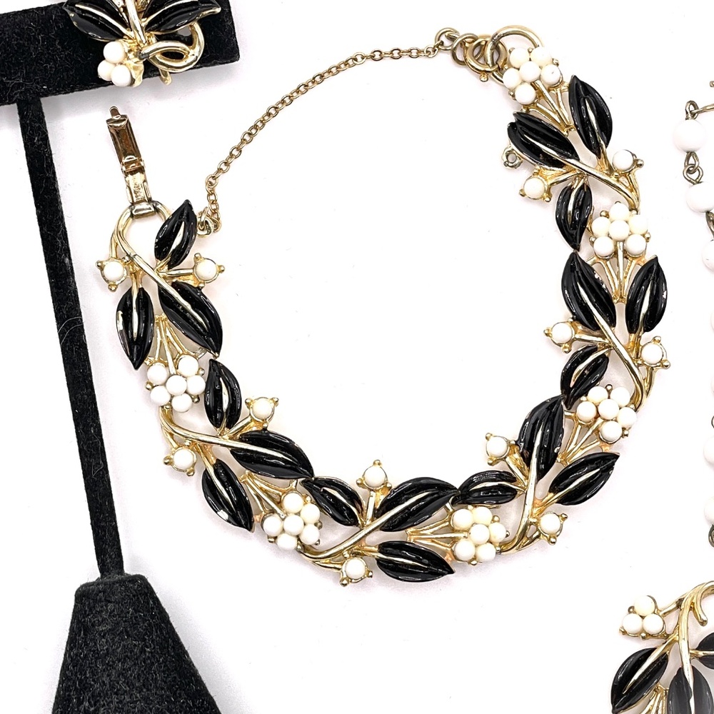 Coro Vintage RARE Black Enamel White Bead Parure Necklace Earrings Bracelet Set - Picture 4 of 16